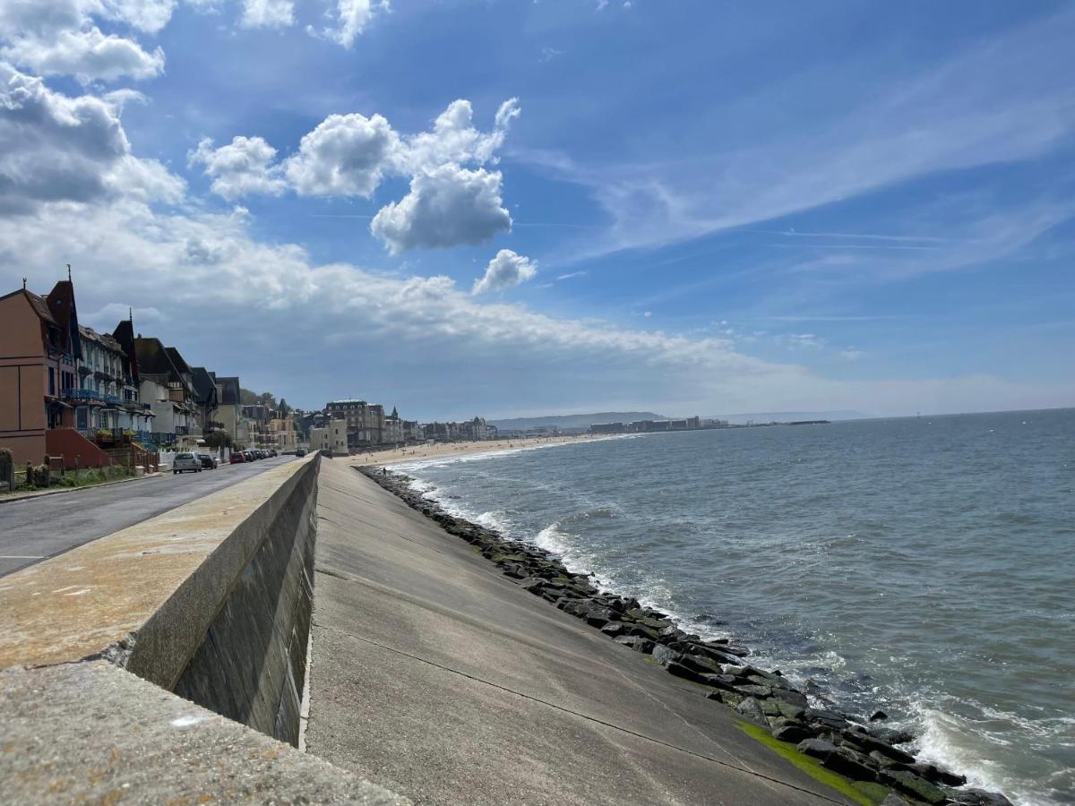 Appartement Face Mer Avec Terrasse Et Parking Trouville-sur-Mer Zewnętrze zdjęcie
